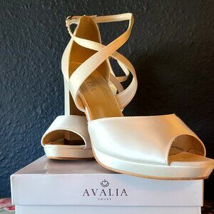 Avalia - Cindy platform shoes in Ivory, Sz 8